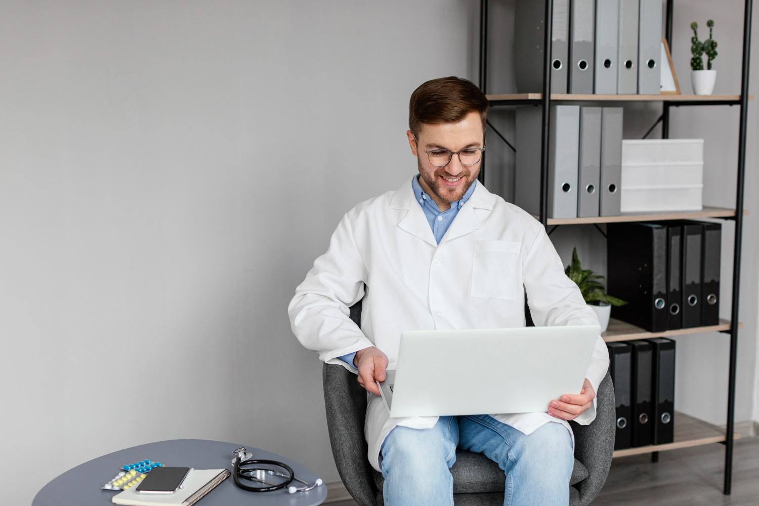 Why More People Are Turning to Online Clinics for Doctors Notes and GP Services